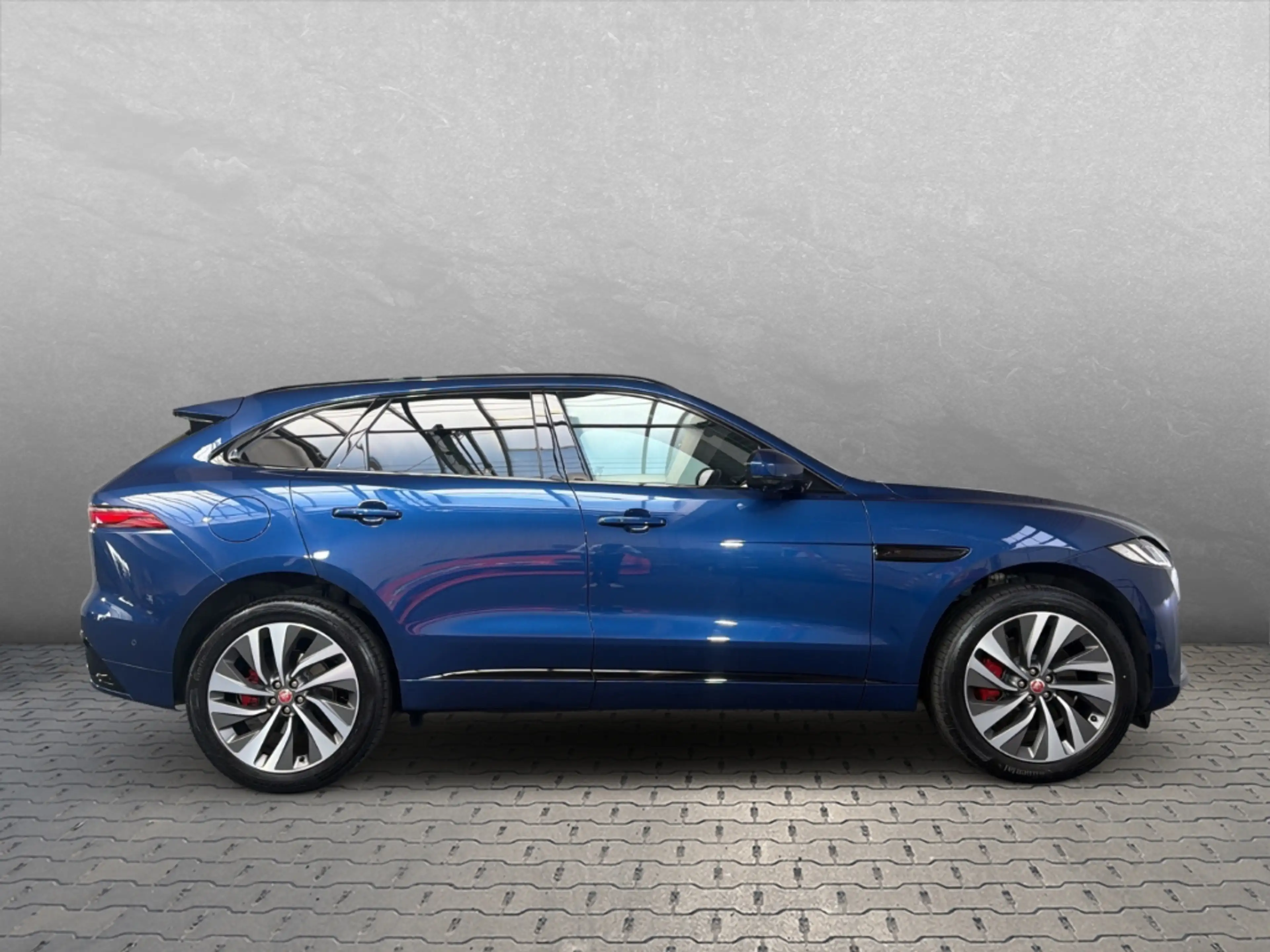 Jaguar F-Pace Plug-In Hybrid P400e AWD R-Dynamic S — photo 6
