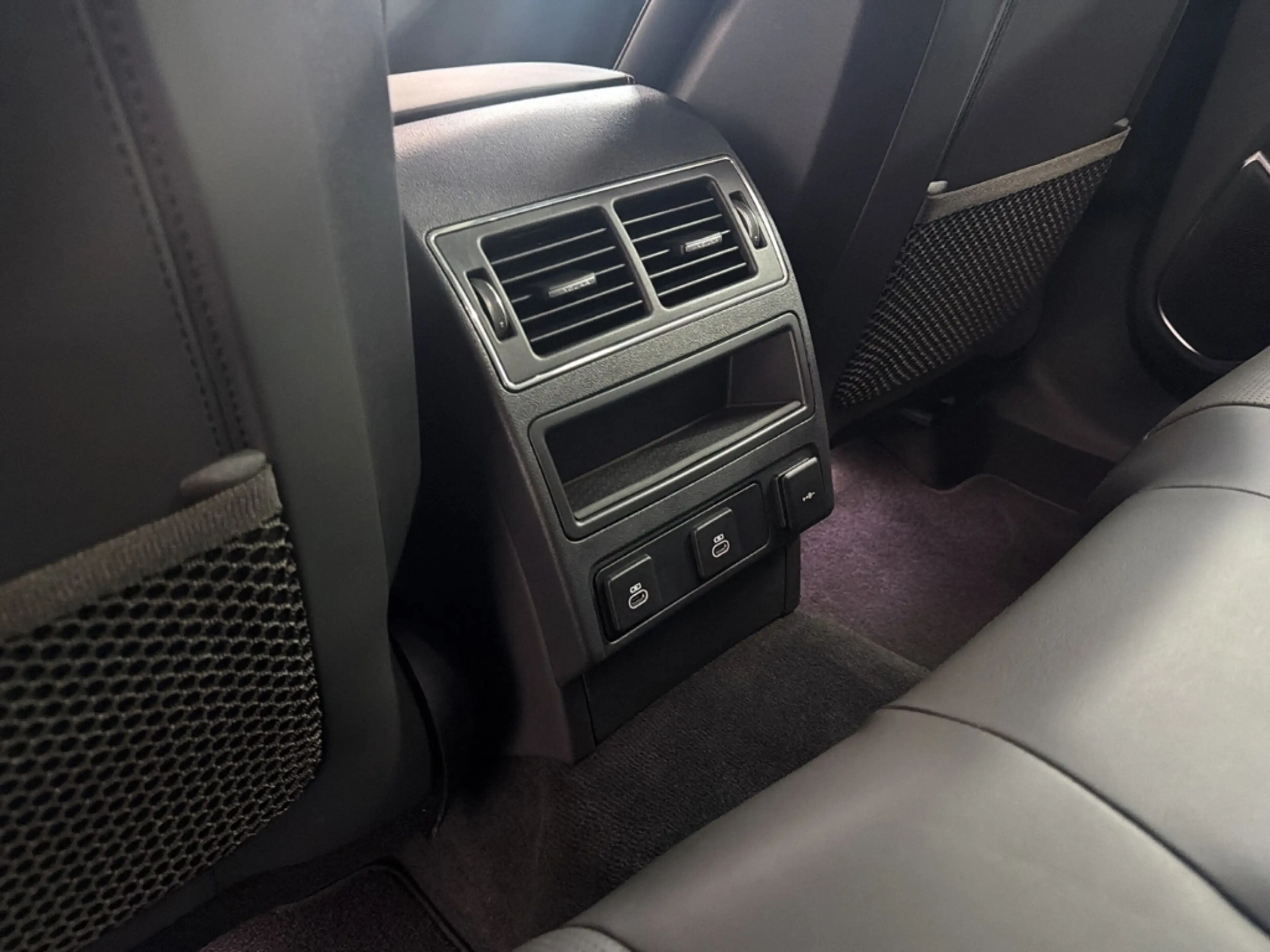 Jaguar F-Pace Plug-In Hybrid P400e AWD R-Dynamic S — photo 14