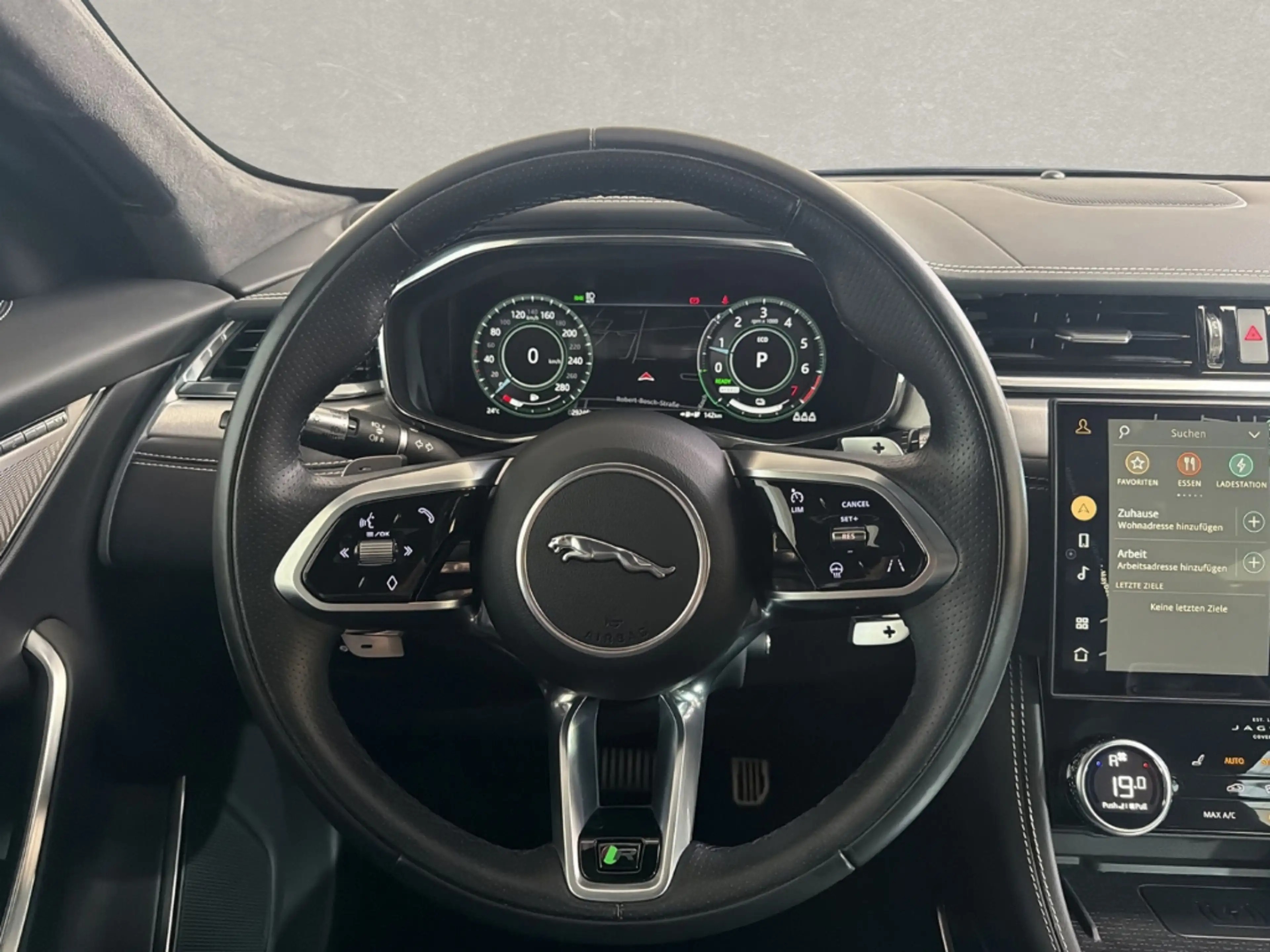 Jaguar F-Pace Plug-In Hybrid P400e AWD R-Dynamic S — photo 13