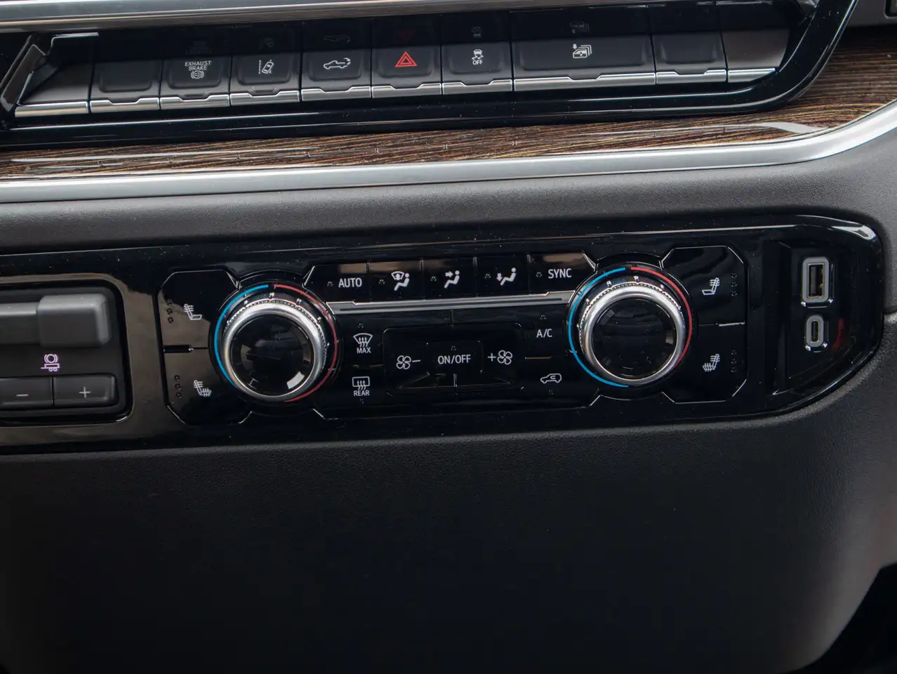 GMC Sierra 3500HD снимка GMC Sierra 3500HD