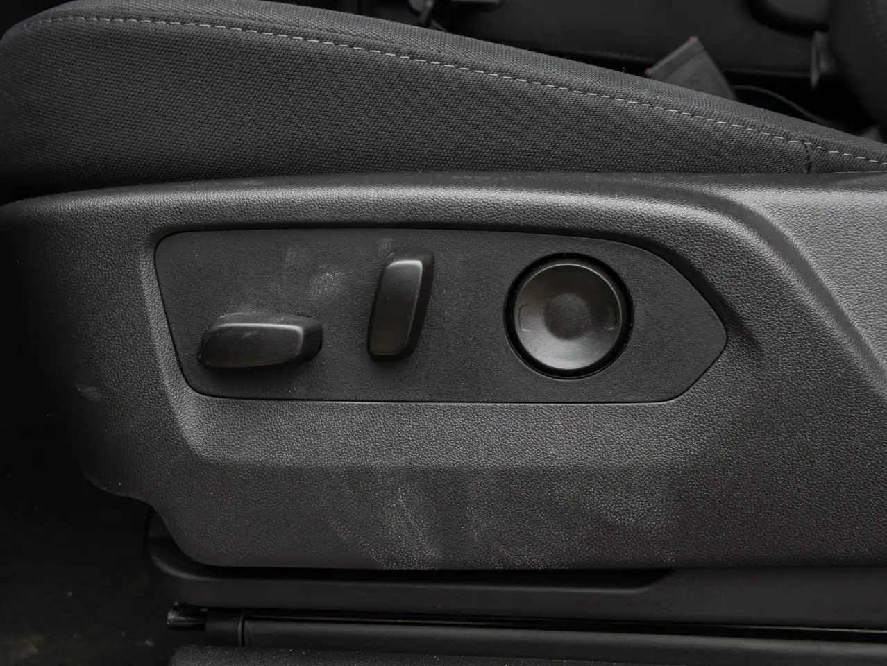 GMC Sierra 3500HD снимка GMC Sierra 3500HD