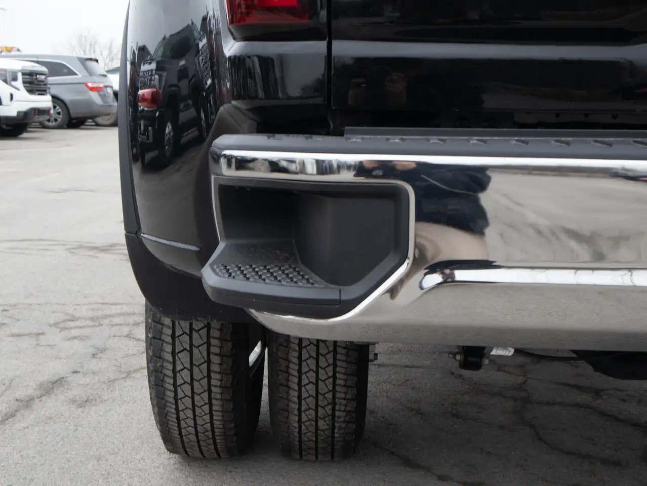 GMC Sierra 3500HD снимка GMC Sierra 3500HD
