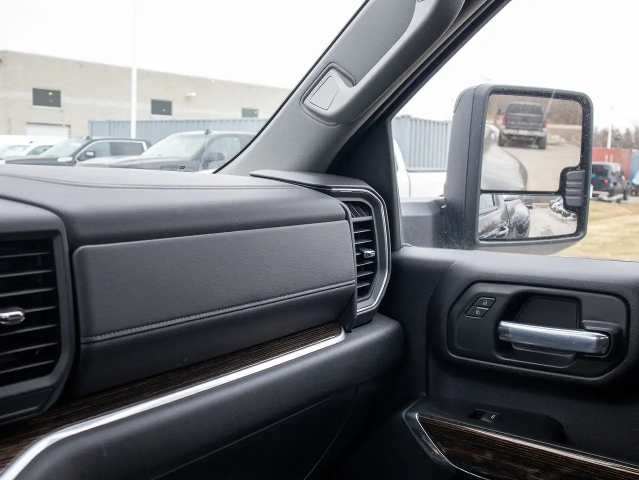 GMC Sierra 3500HD снимка GMC Sierra 3500HD