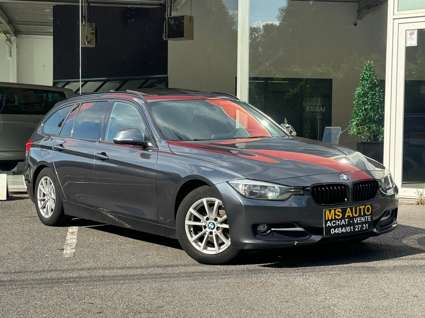 BMW 320 320d Touring // attache remorque // panorama Noir - 2