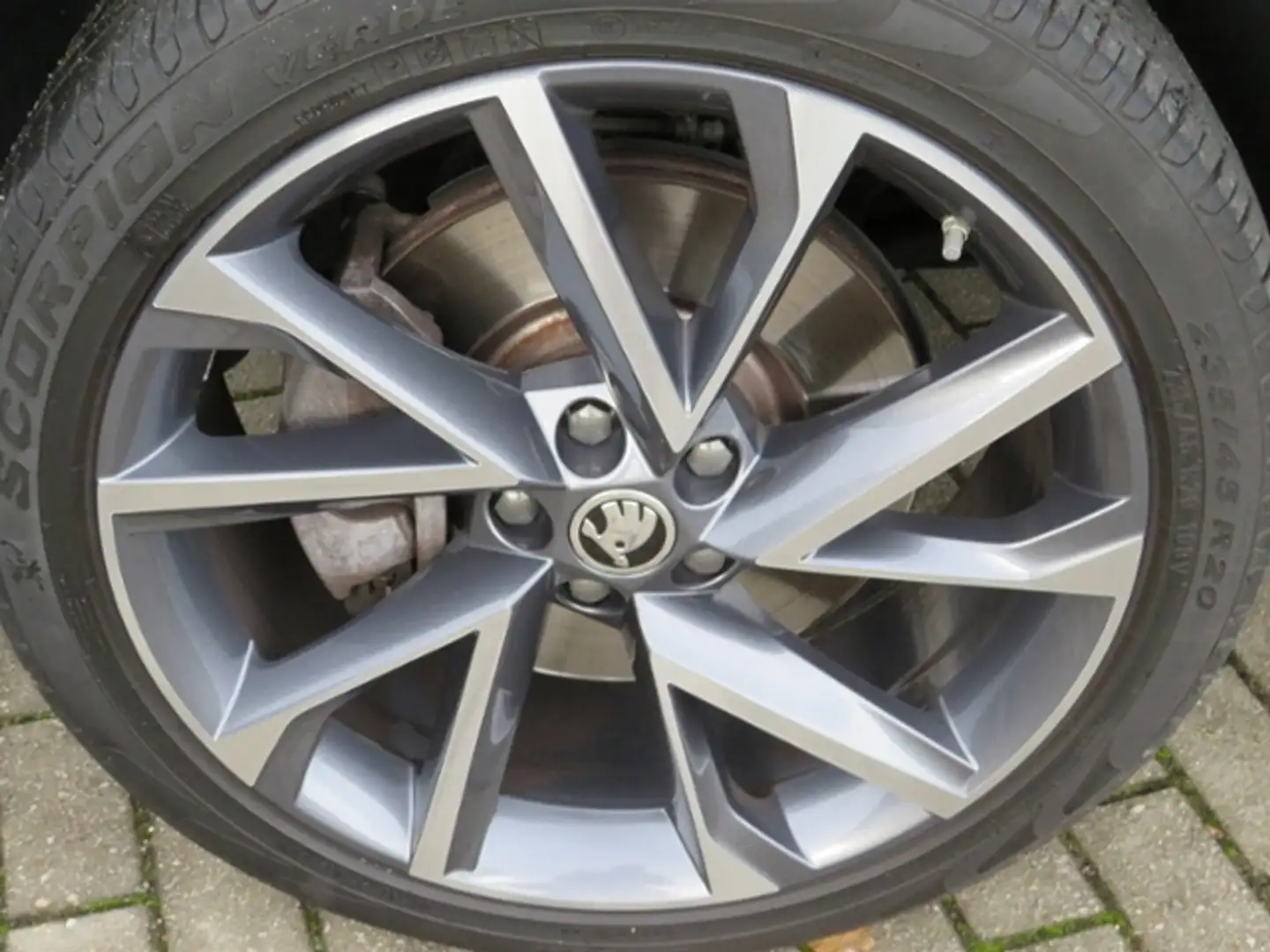 Skoda Kodiaq Sportline 4x4 2.0TSI 140kW RFK NAV ACC Zwart - 2