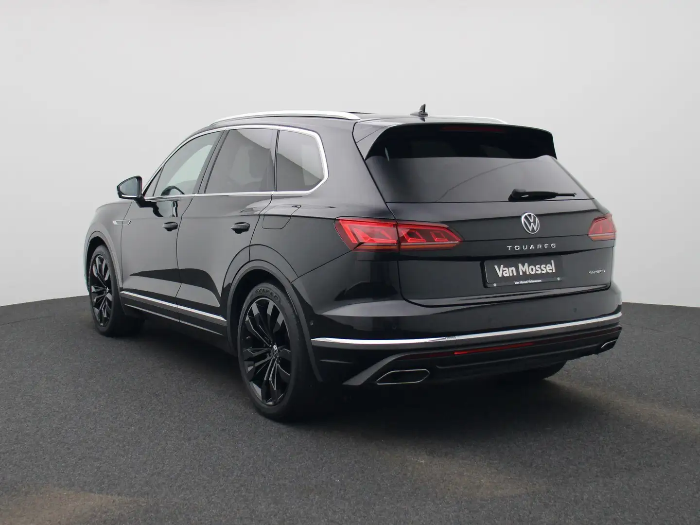 Volkswagen Touareg Elegance 3.0 TSi eHybrid 4MOTION 381 PK | Automaat Zwart - 2