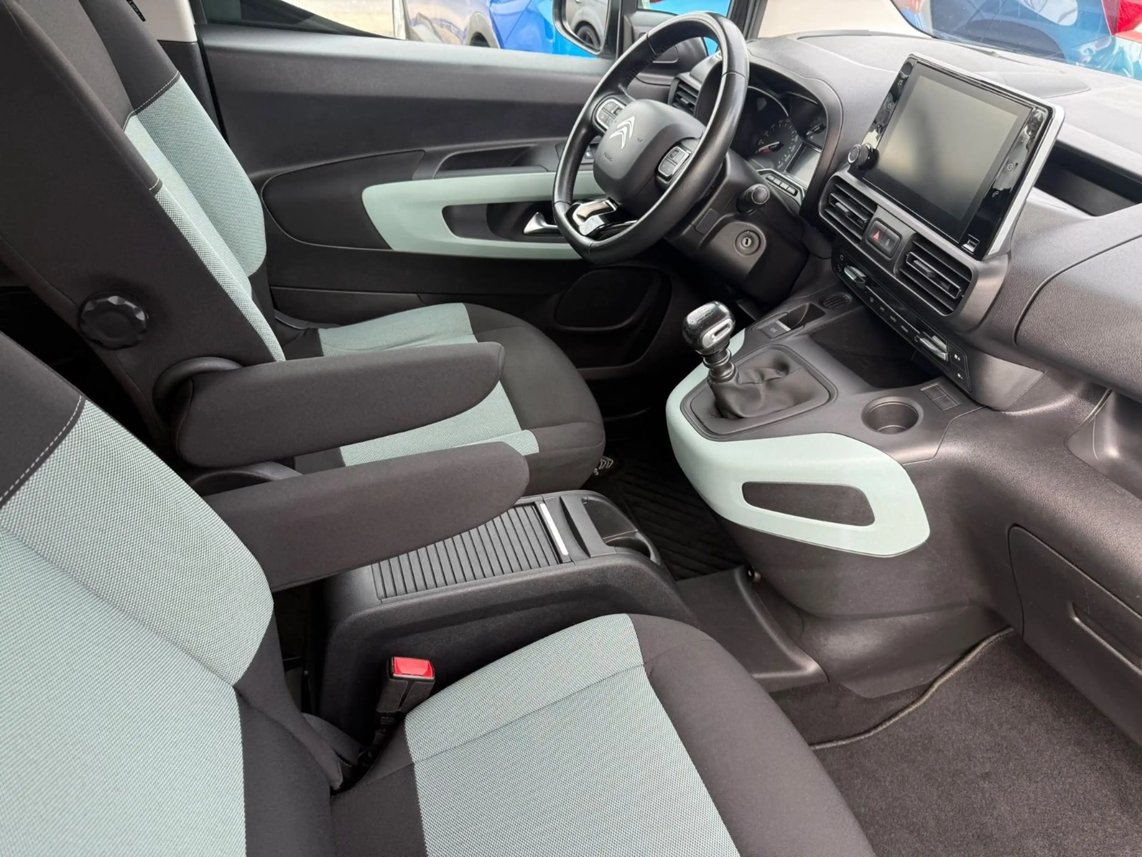 Citroen Berlingo Shine XL |7 Sitzer| — photo 9