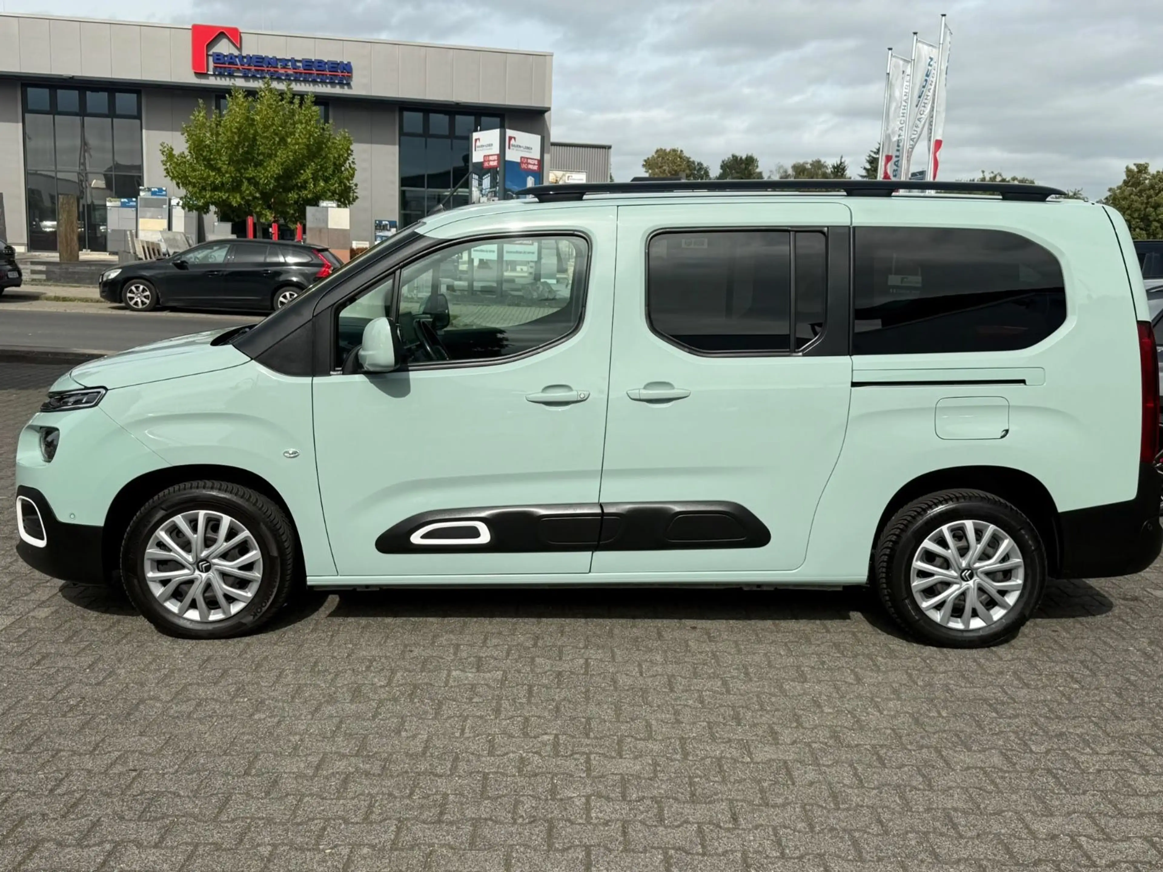 Citroen Berlingo Shine XL |7 Sitzer| — photo 3
