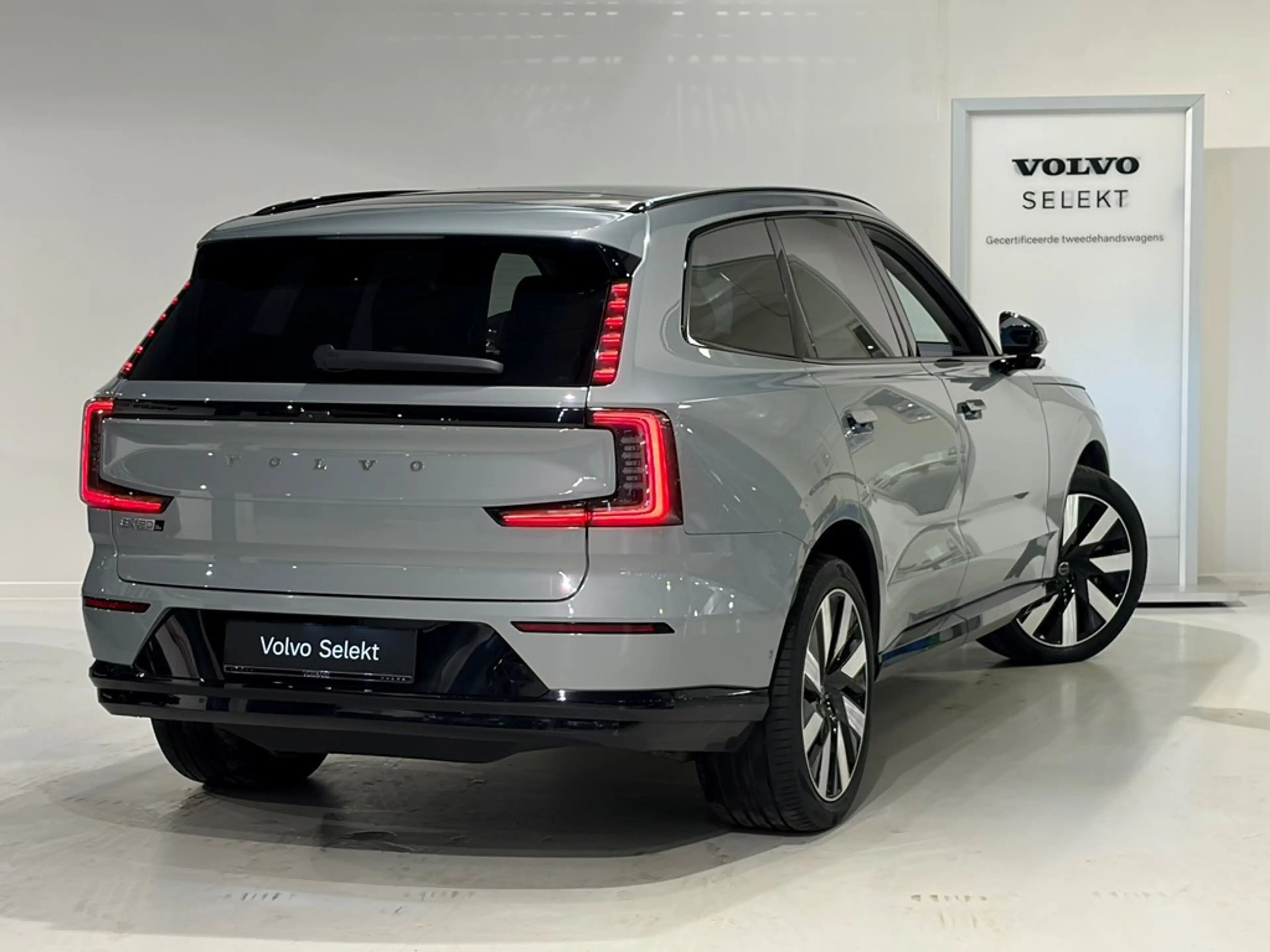 Volvo EX90 Ultra Twin Motor + LUCHTVERING/B&W — photo 2