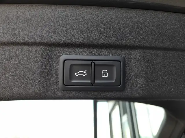 Audi A6 C9 Avant S-LINE 2,0 TDI S-tr. *SKY / MATRIX LED / 20 ZOLL / ACC / NAVI / AHV & 360° KAMERA / VOLLLEDER / 4-ZONEN-KLIMA* Ansicht 16