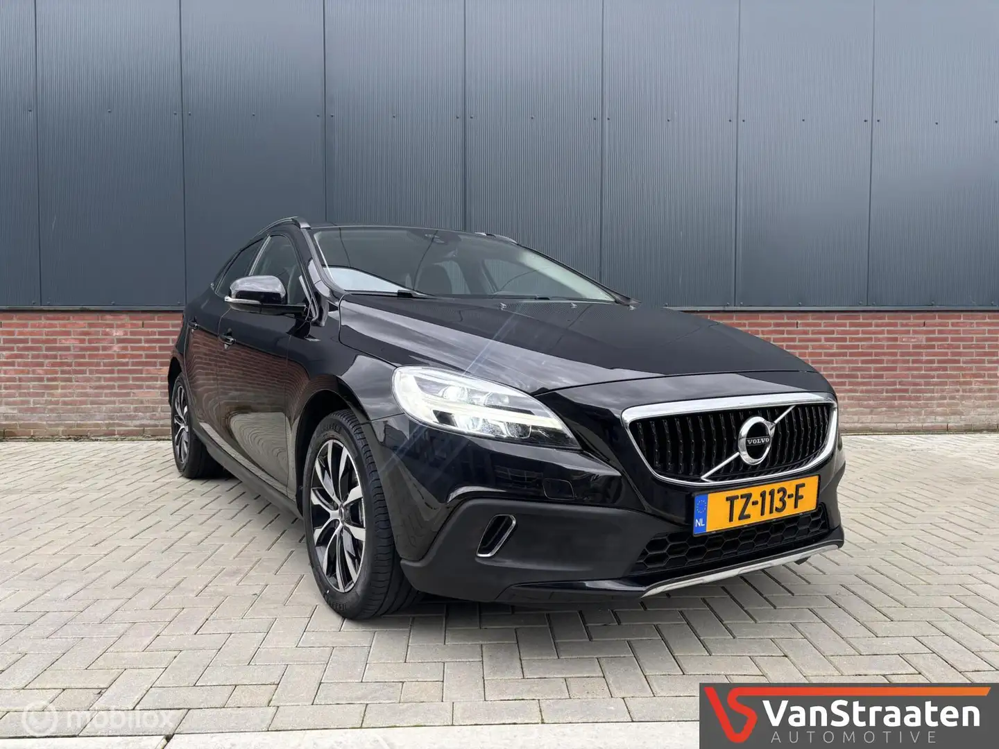 Volvo V40 Cross Country 1.5 T3 Dynamic | Automaat | Navi Чорний - 1