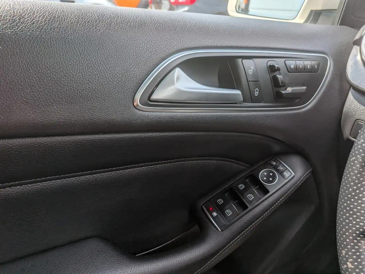 Mercedes-Benz B-Class снимка Mercedes-Benz B-Class