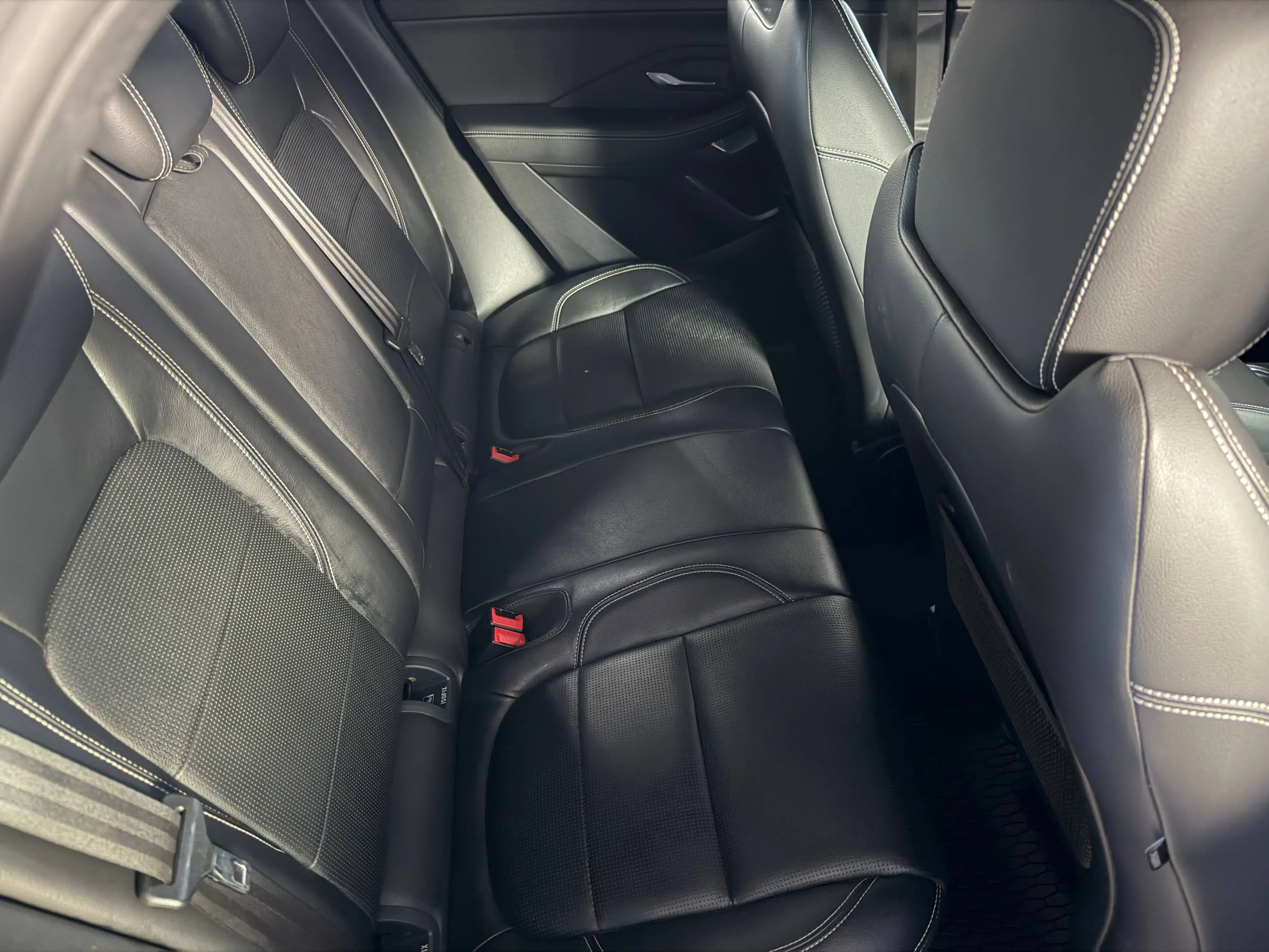 Jaguar E-Pace R-Dynamic SE AWD *NAVI*SITZHEIZUNG*LED*KAMERA*TOP* — photo 12