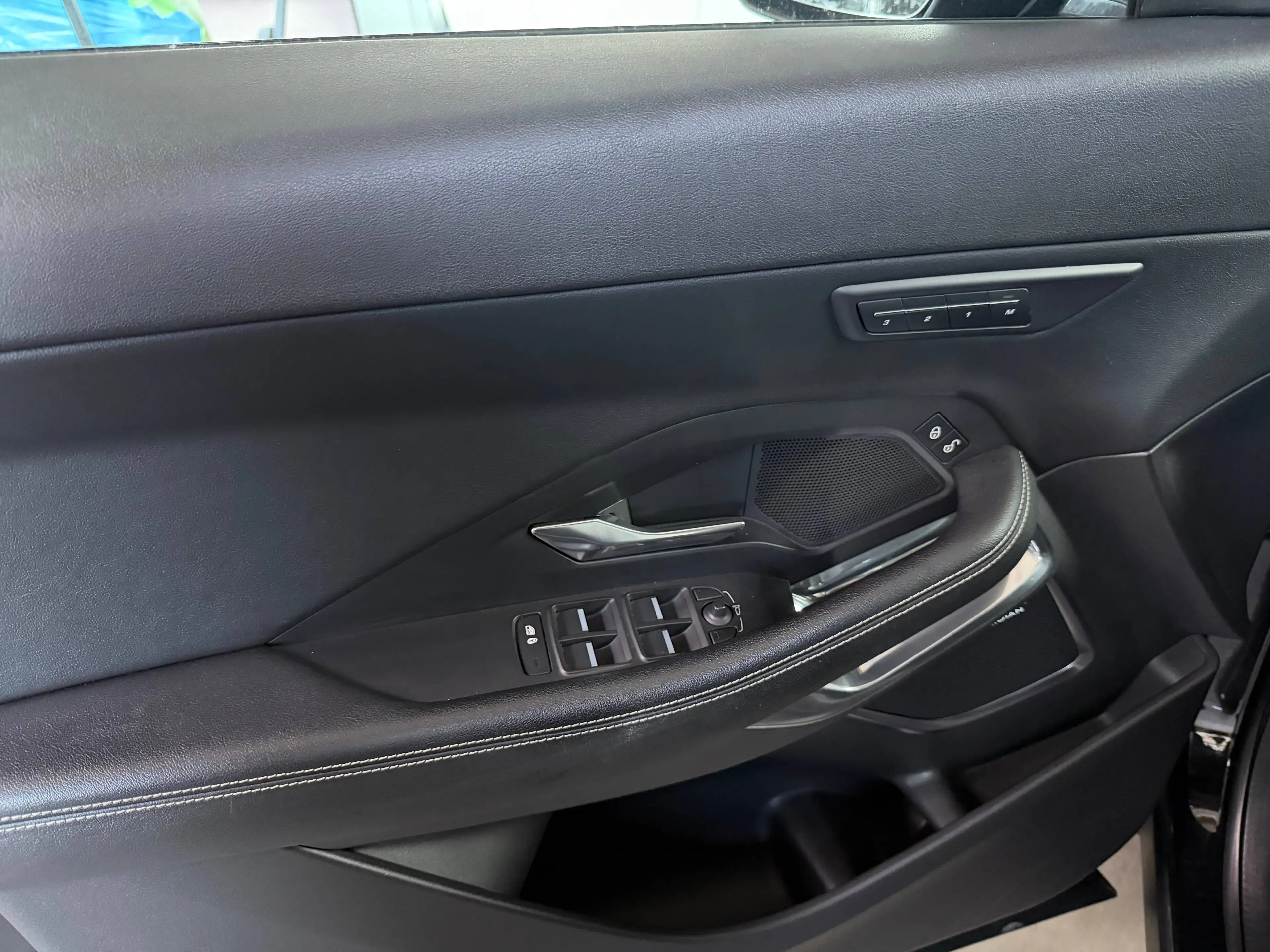 Jaguar E-Pace R-Dynamic SE AWD *NAVI*SITZHEIZUNG*LED*KAMERA*TOP* — photo 9
