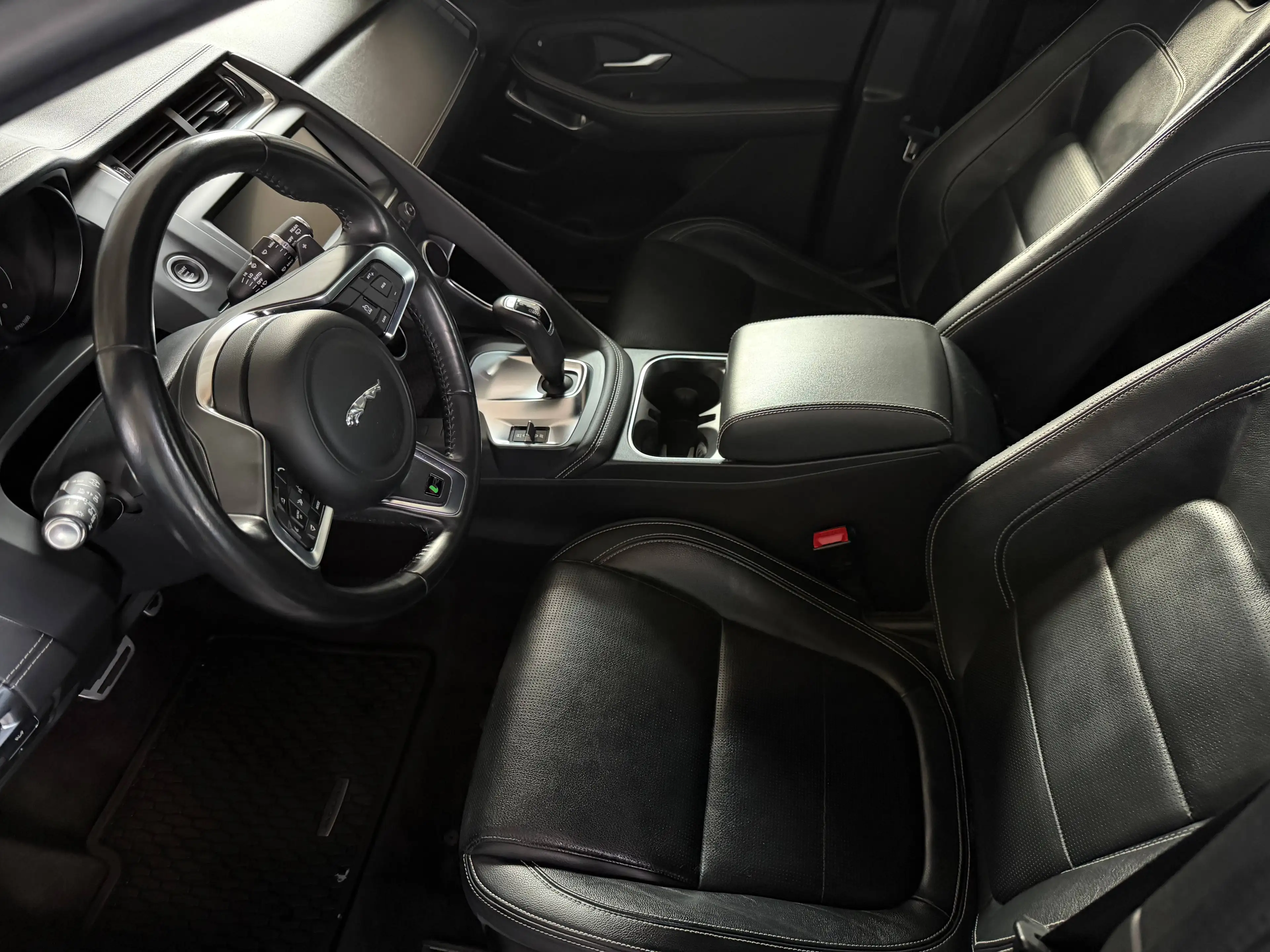Jaguar E-Pace R-Dynamic SE AWD *NAVI*SITZHEIZUNG*LED*KAMERA*TOP* — photo 7