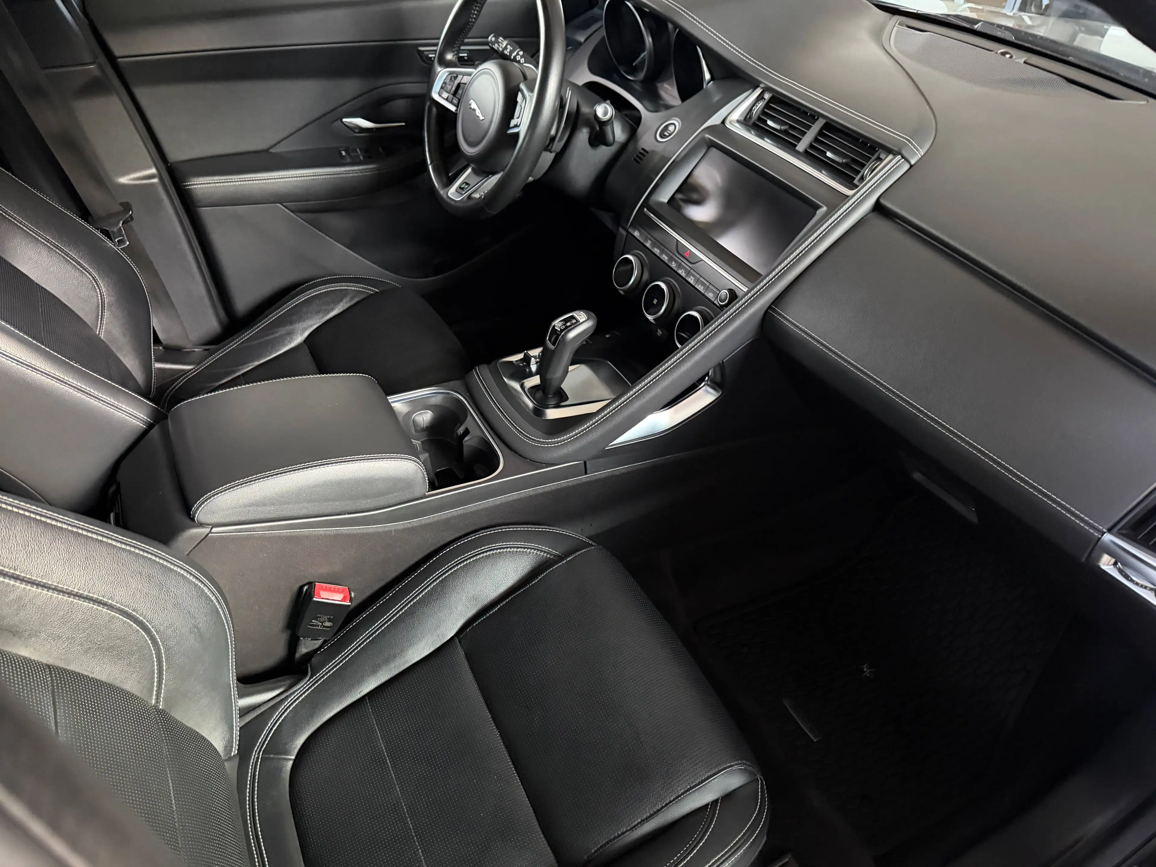 Jaguar E-Pace R-Dynamic SE AWD *NAVI*SITZHEIZUNG*LED*KAMERA*TOP* — photo 15