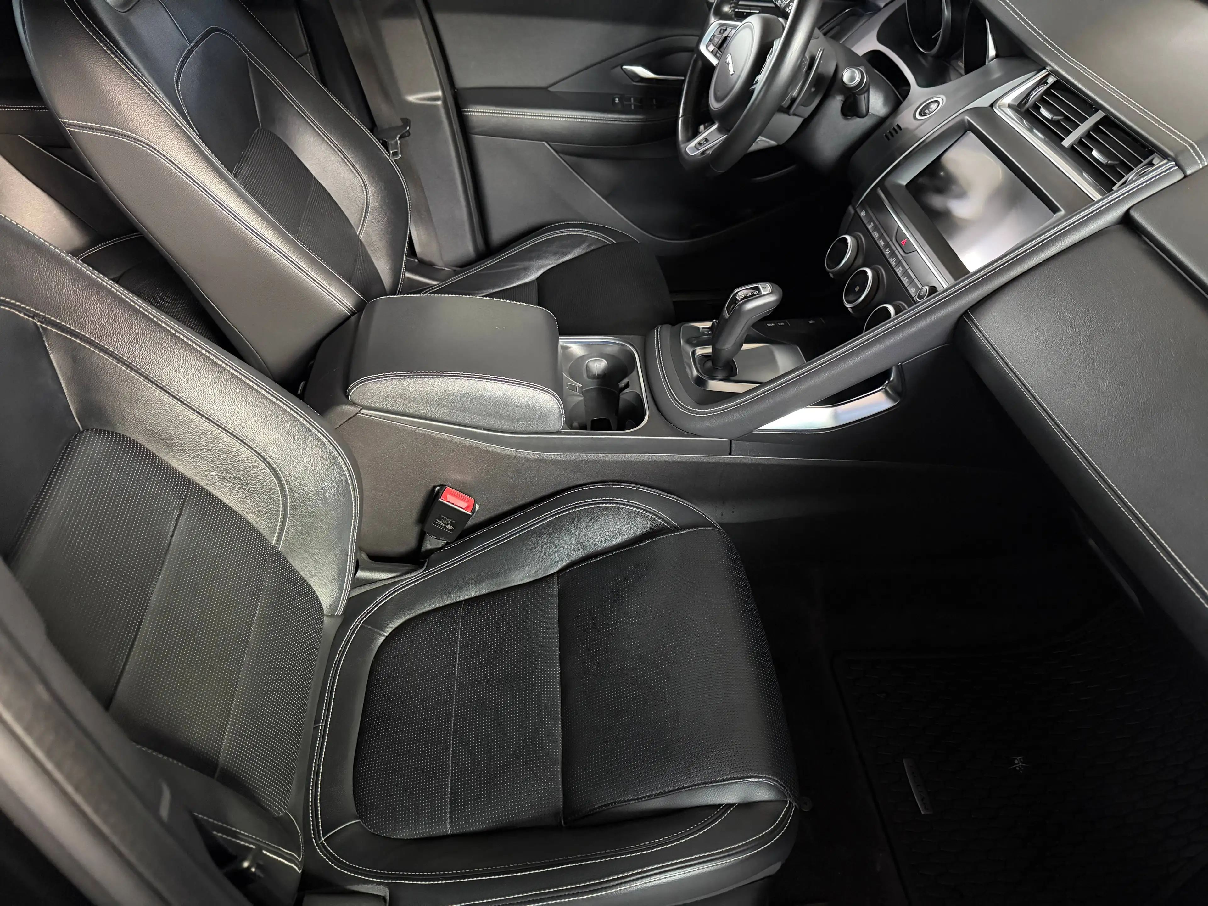 Jaguar E-Pace R-Dynamic SE AWD *NAVI*SITZHEIZUNG*LED*KAMERA*TOP* — photo 14