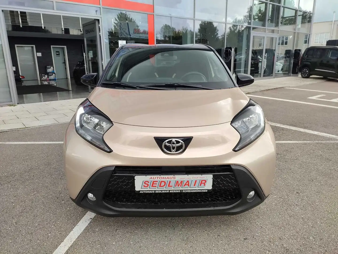 Toyota Aygo X Teamplayer KAMERA/SHZ/CARPLAY Bej - 2