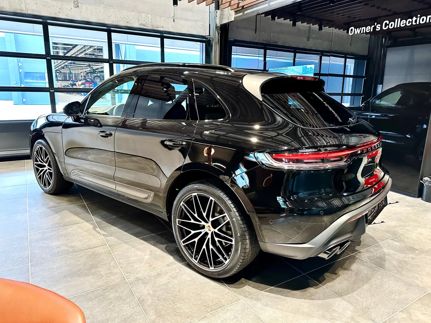 Porsche Macan T Standhzg AHK Chrono Pano Parklenkassist. Leder Schwarz - 1