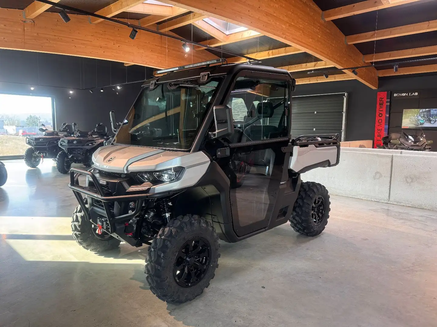 Can-Am Traxter 1000 XT 2025 HD10 XU, Pro Argintiu - 1