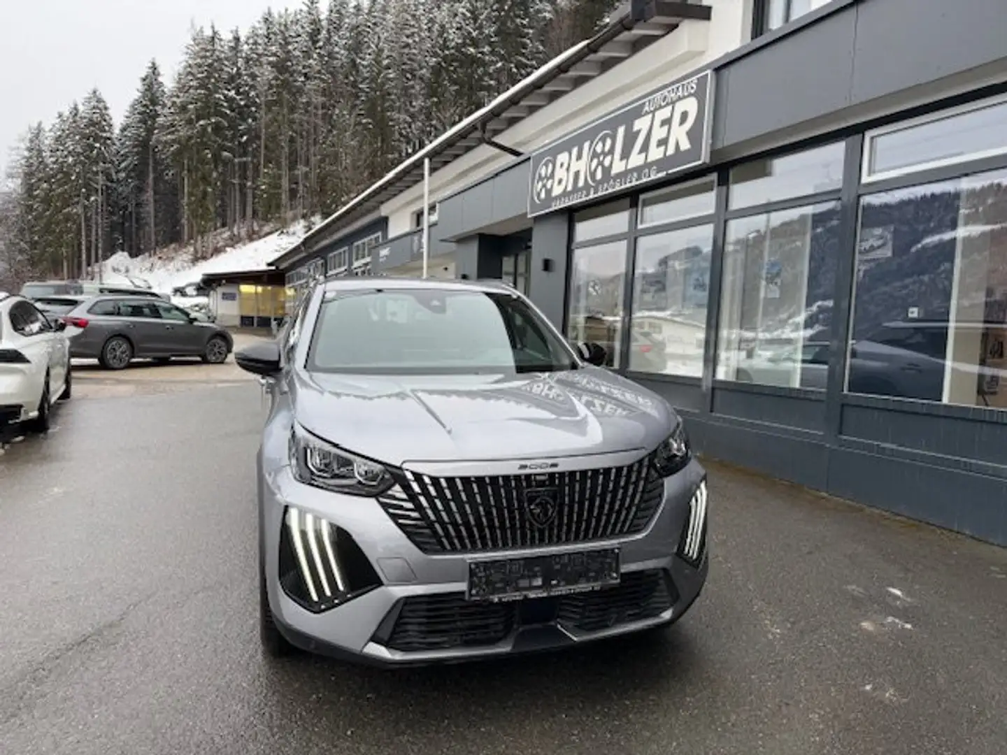 Peugeot 2008 Allure Pure Tech 100 Grau - 1