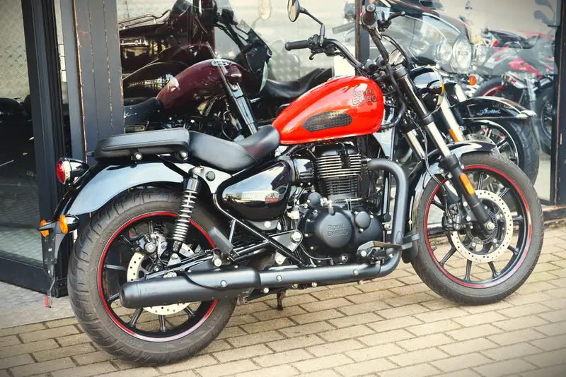 Royal Enfield Meteor 350 - foto 3