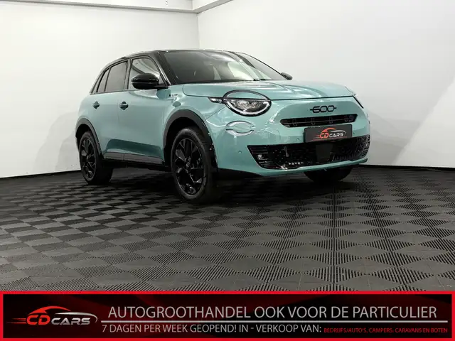 Fiat 600 1.2 Hybrid Sport 145PK Camera, Apple carplay, Rijs