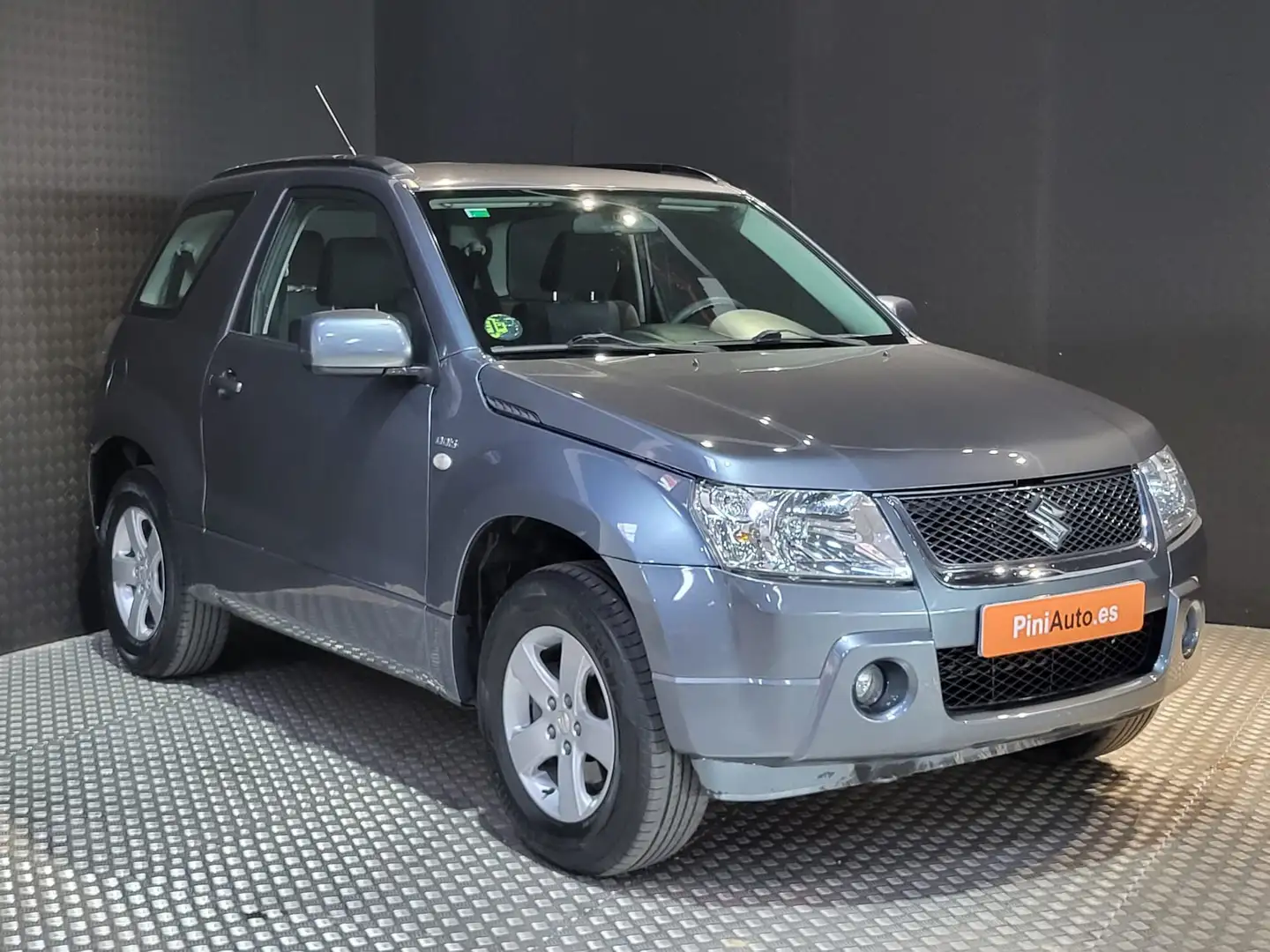 Suzuki Grand Vitara 1.9DDiS JX Grijs - 2