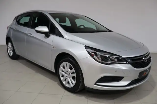 Opel Astra view 2