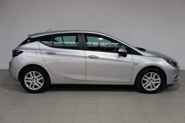 Opel Astra view 4