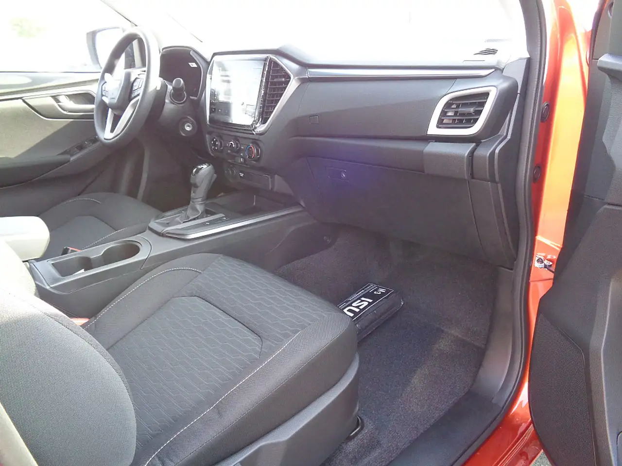 Isuzu D-Max 2023 — фото 6