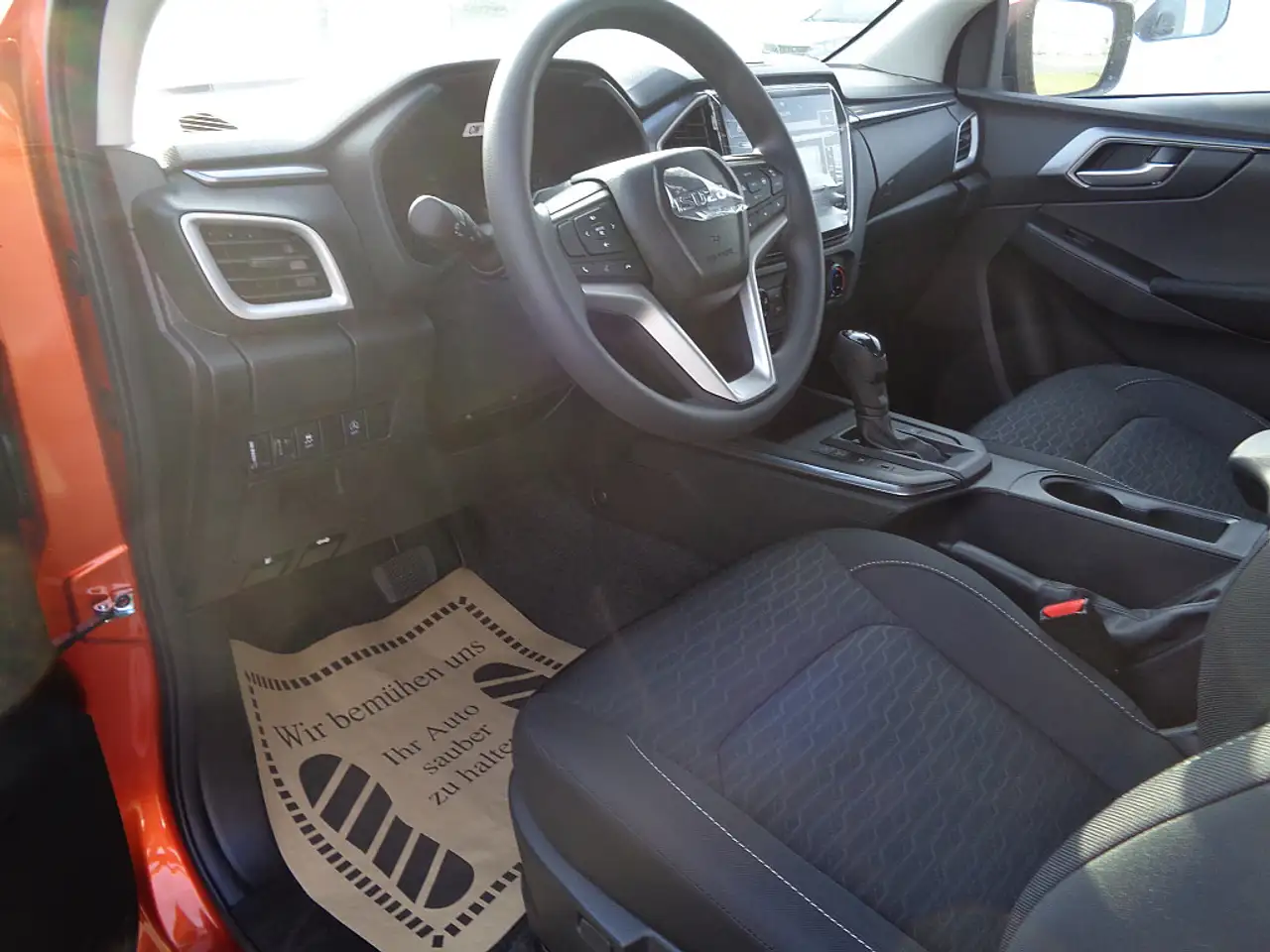 Isuzu D-Max 2023 — фото 9