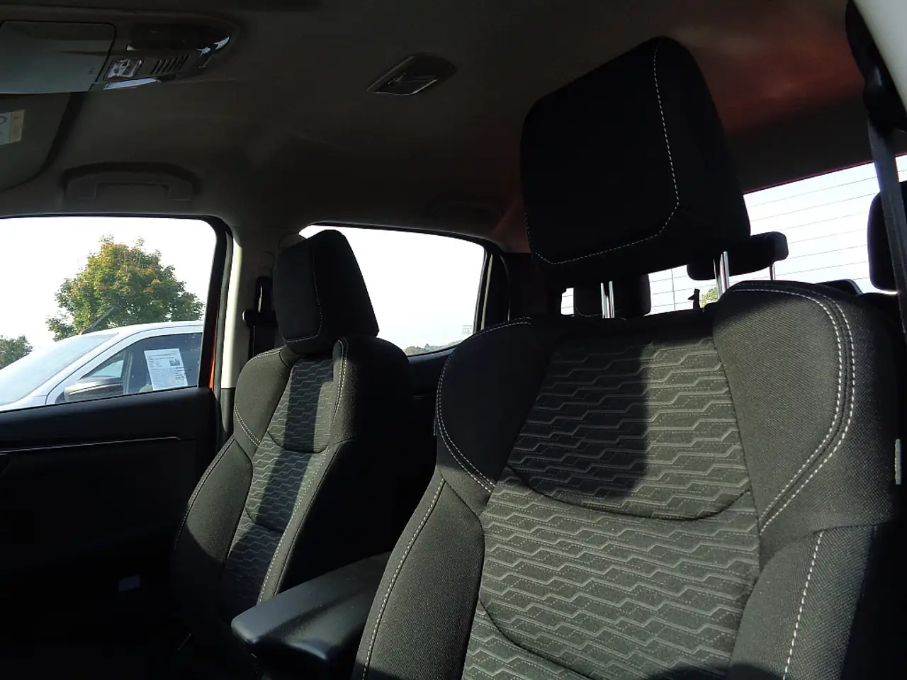 Isuzu D-Max 2023 — фото 10