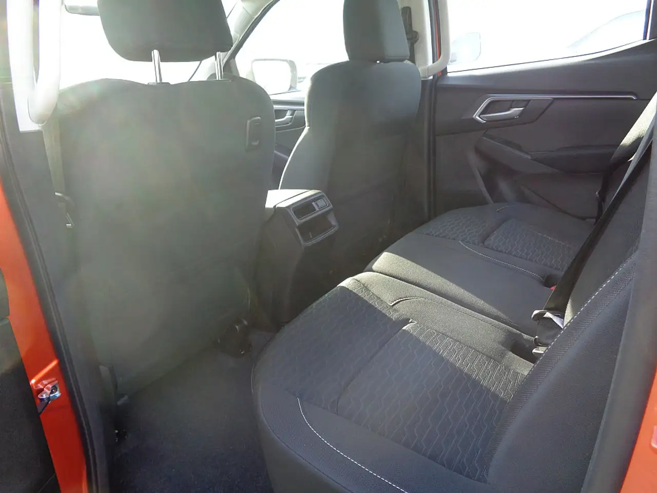 Isuzu D-Max 2023 — фото 8
