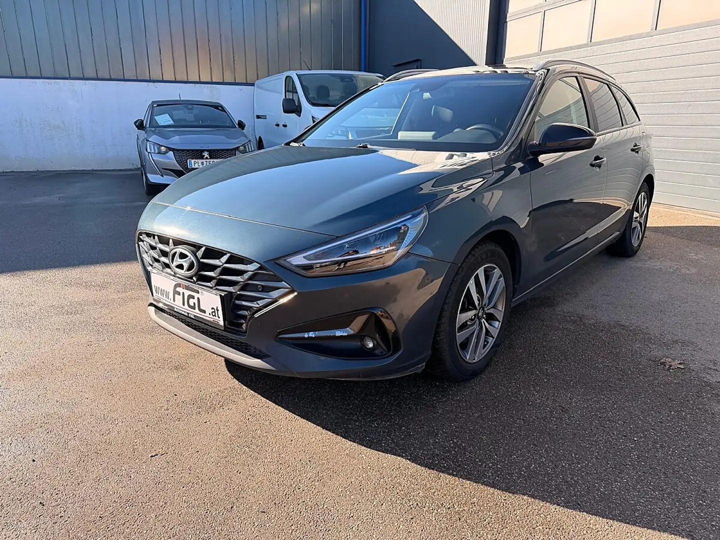 Hyundai i30 CW 1,6 CRDi Trend Line DCT Aut. *Top Zustand* Blau - 2