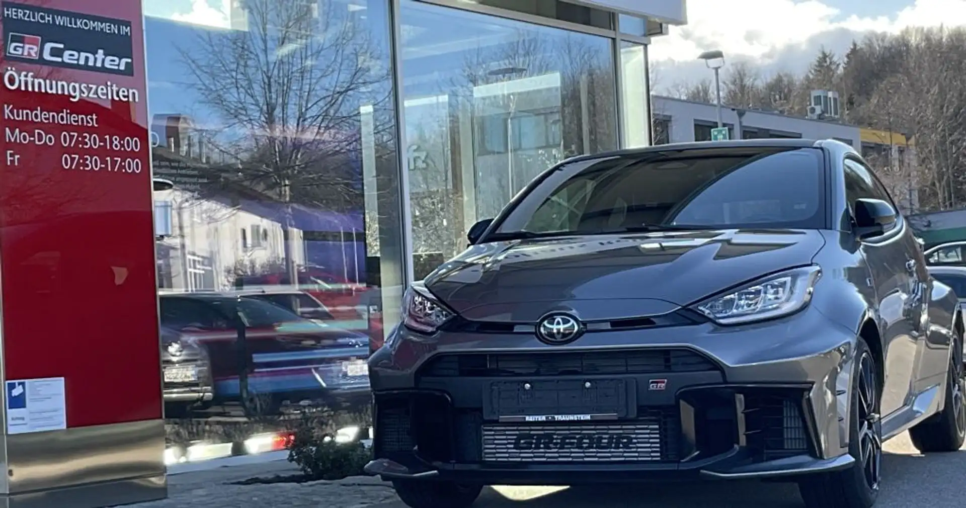 Toyota Yaris GR Automatik Silber - 1