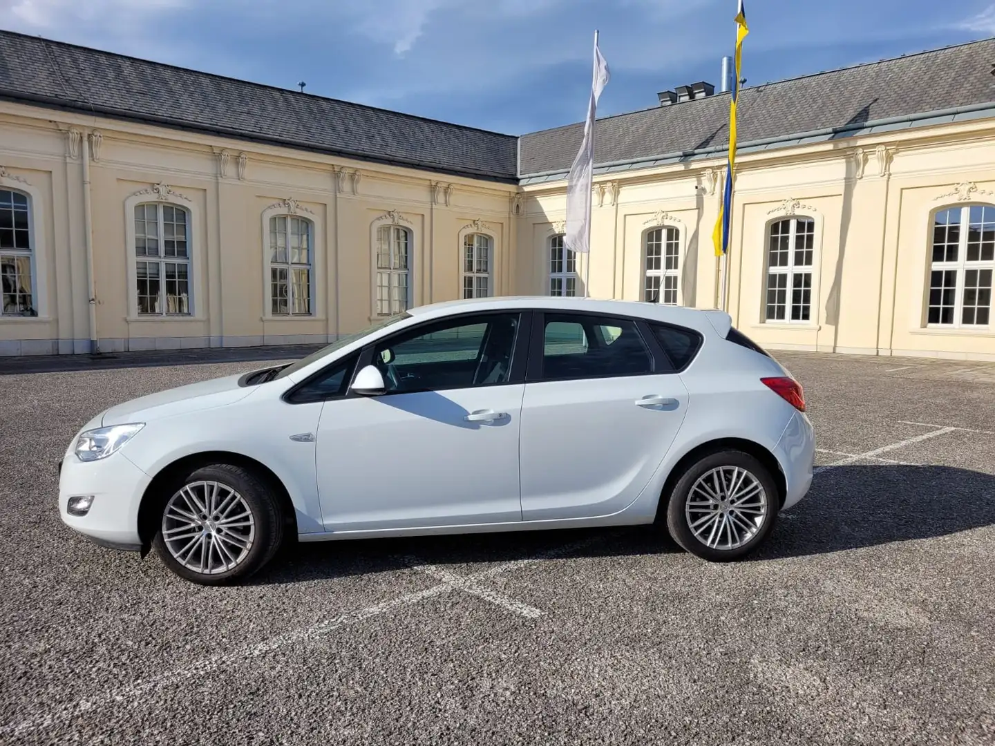 Opel Astra Astra 1,4 Ecotec Edition Edition Weiß - 2