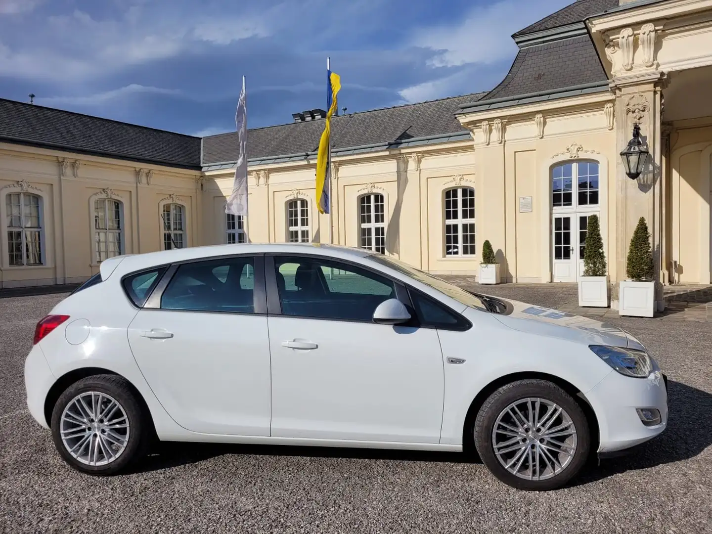 Opel Astra Astra 1,4 Ecotec Edition Edition Weiß - 1