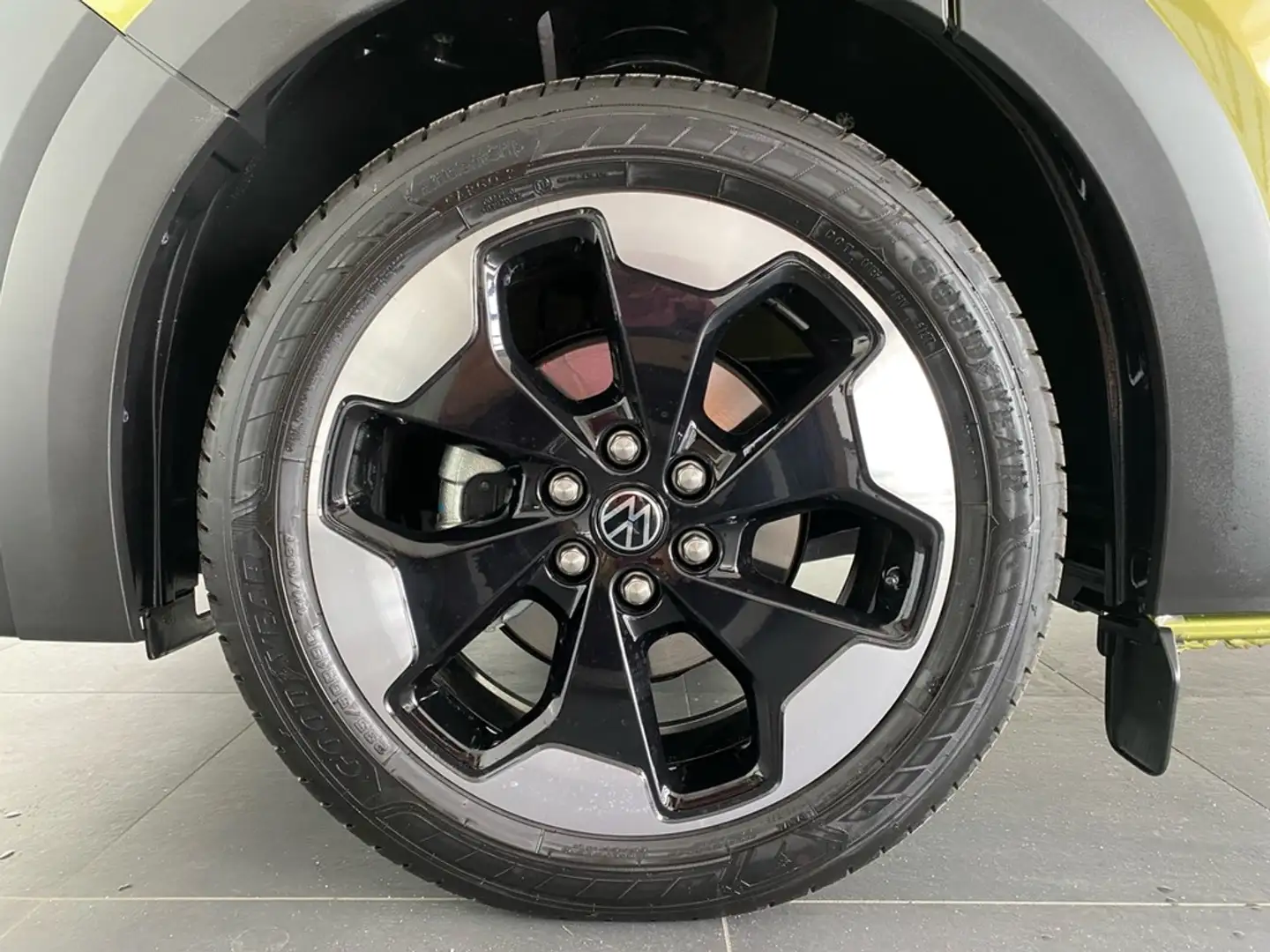 Volkswagen T7 Caravelle 2,0 TDI 4M PanAmericana PANO+NAVI+SHZ+360GRAD Grün - 2