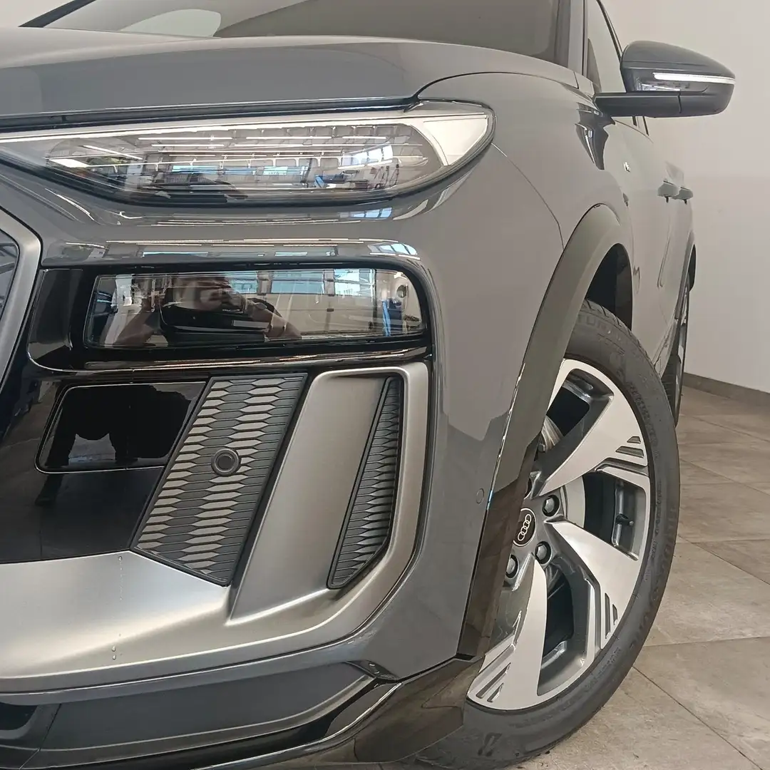 Audi Q6 e-tron e-tron quattro Серый - 2