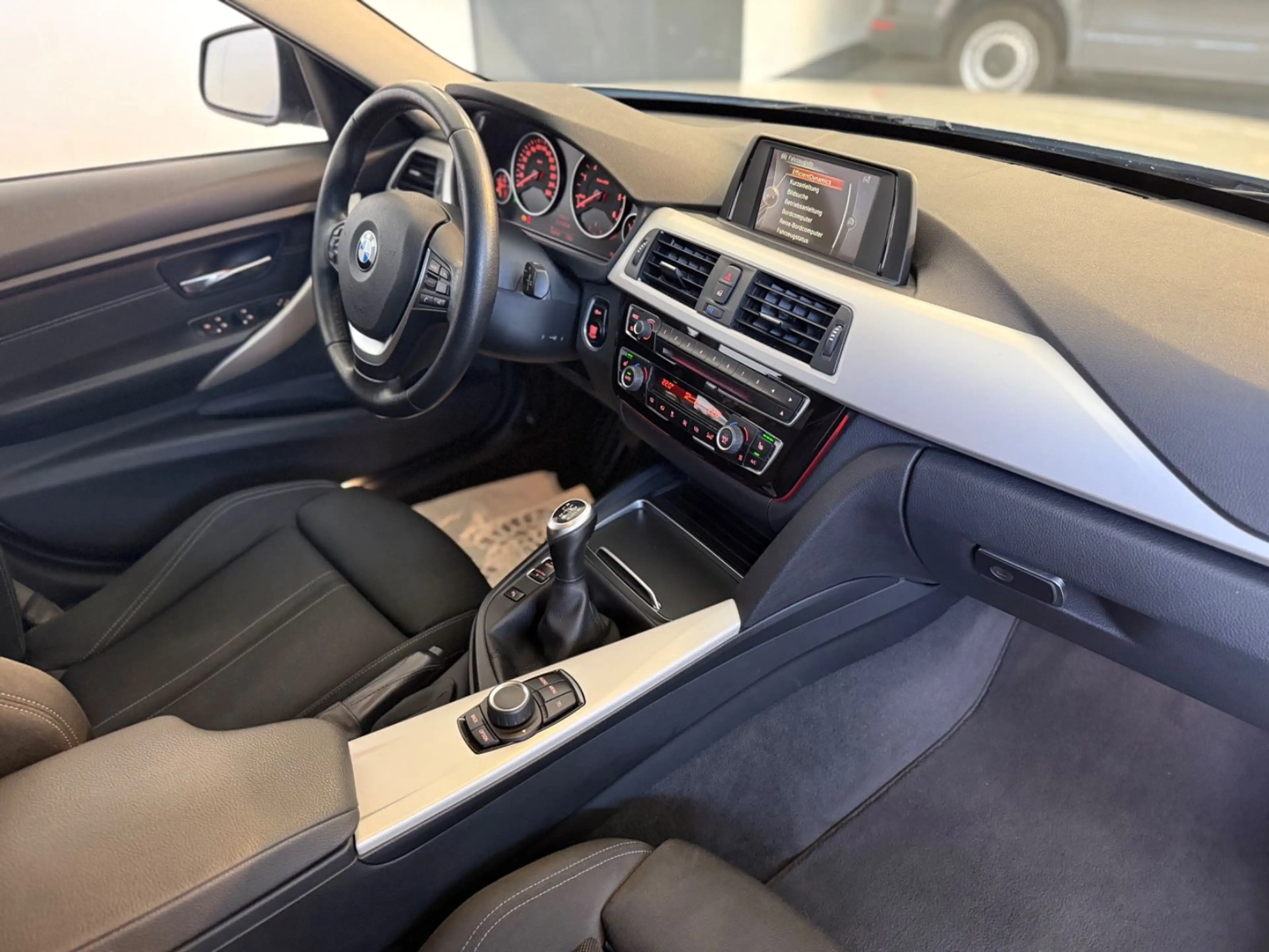 BMW 316 D  TOURING*CLIMATIC*MFL*TEL*SITZH*AHK*BC*LM* — photo 2