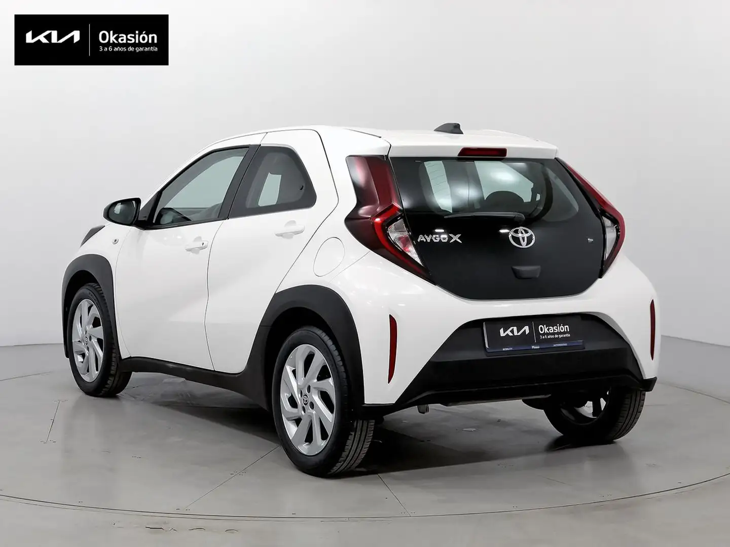 Toyota 1.0 VVT-I 72CV Play Blanc - 2