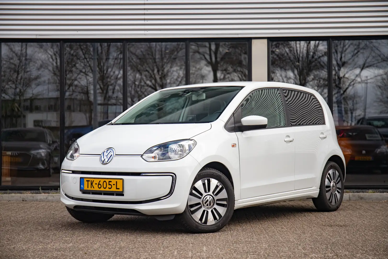 Volkswagen e-up! 82pk 5D | PDC | 15" | Stoelverw. | Cruise | Voorru Bílá - 1