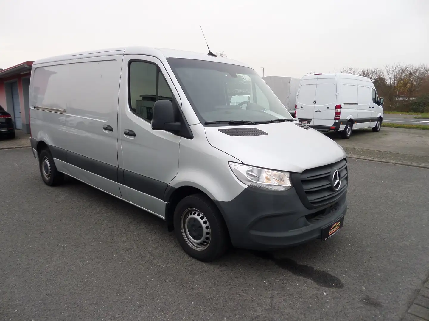 Mercedes-Benz Sprinter 214 CDI Lang+3-Sitzer+Navi+Cam+Standhzg+AHK+Klima Silber - 2