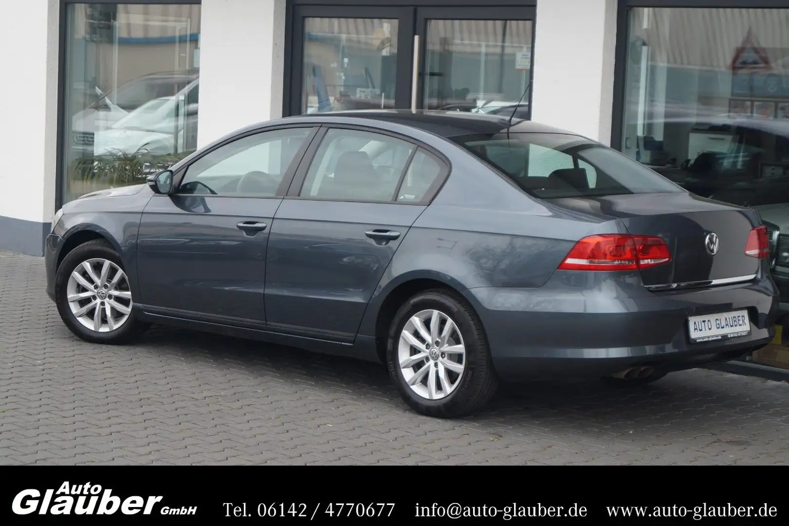 Volkswagen Passat 2.0 TDI DSG/BlueMotion/Navigation/1.Hand Grau - 2