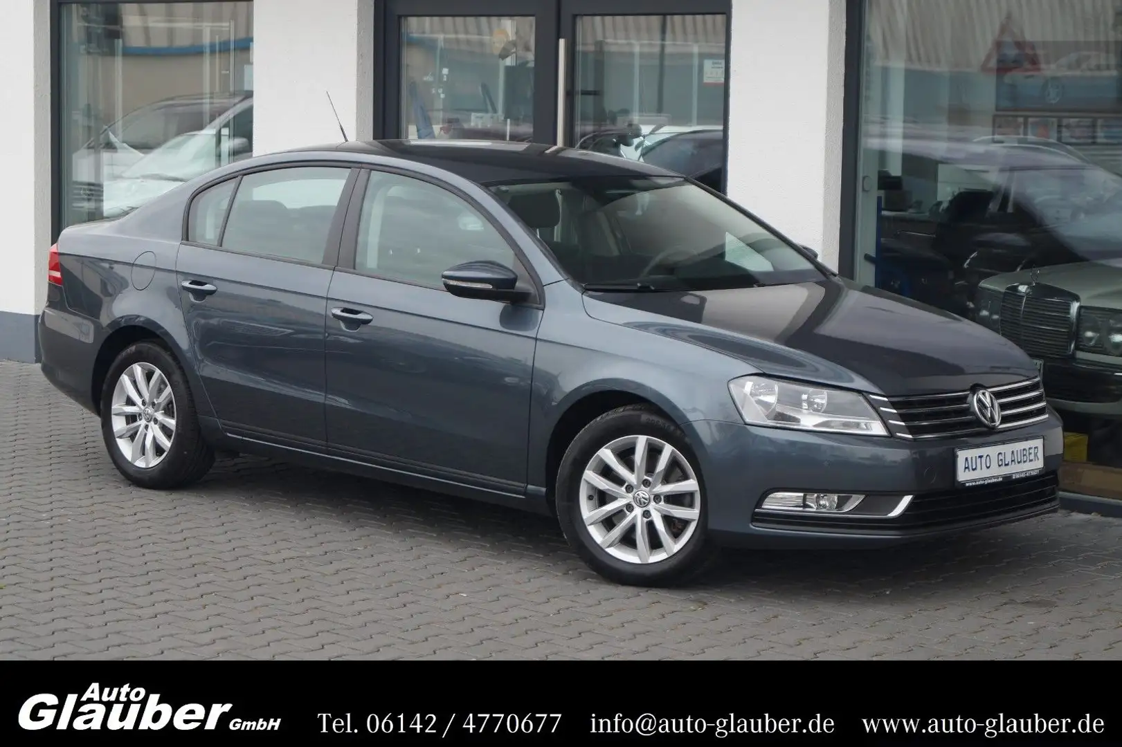 Volkswagen Passat 2.0 TDI DSG/BlueMotion/Navigation/1.Hand Grau - 1
