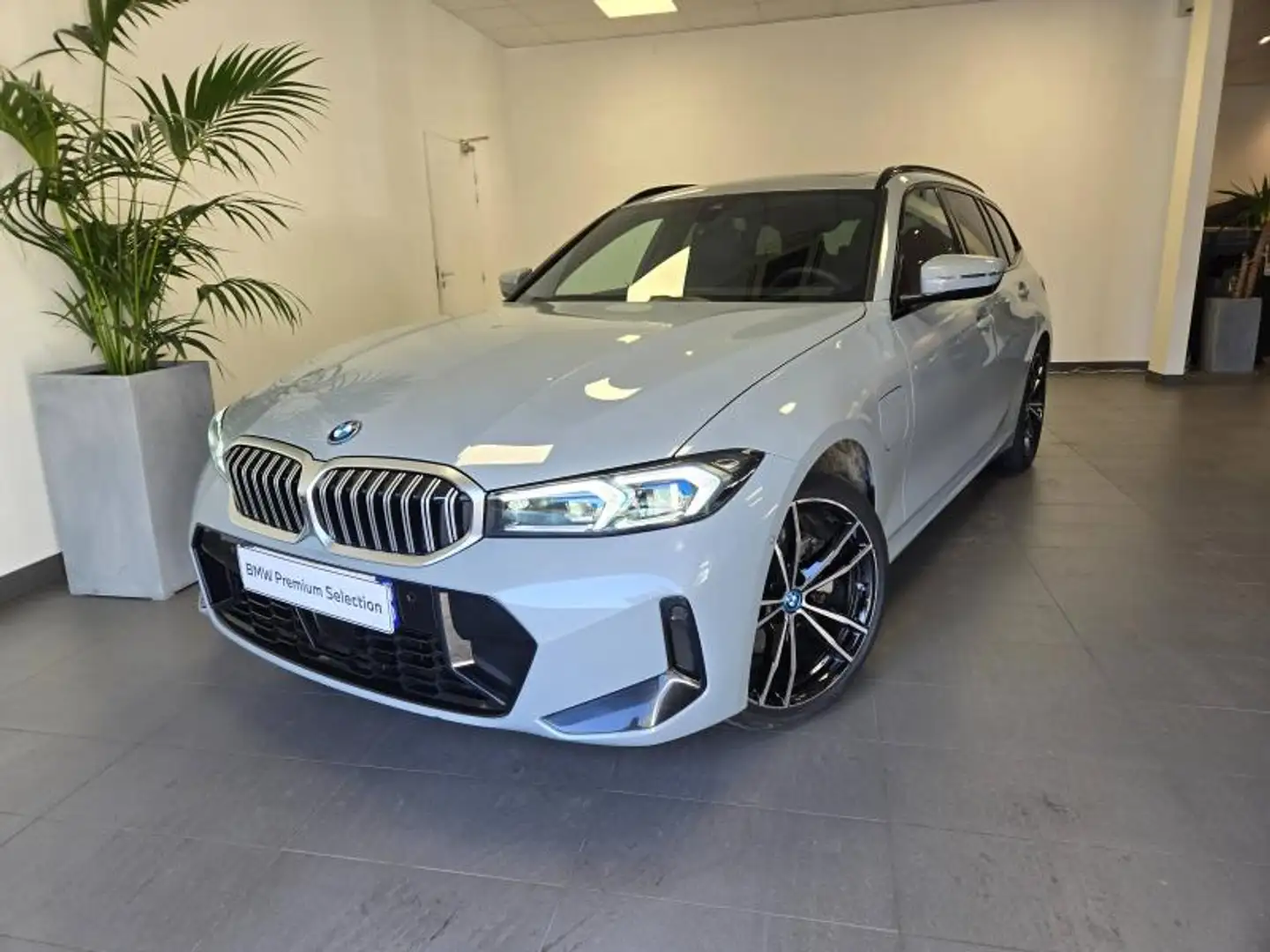 BMW 330 330eA xDrive 292ch M Sport Gris - 1