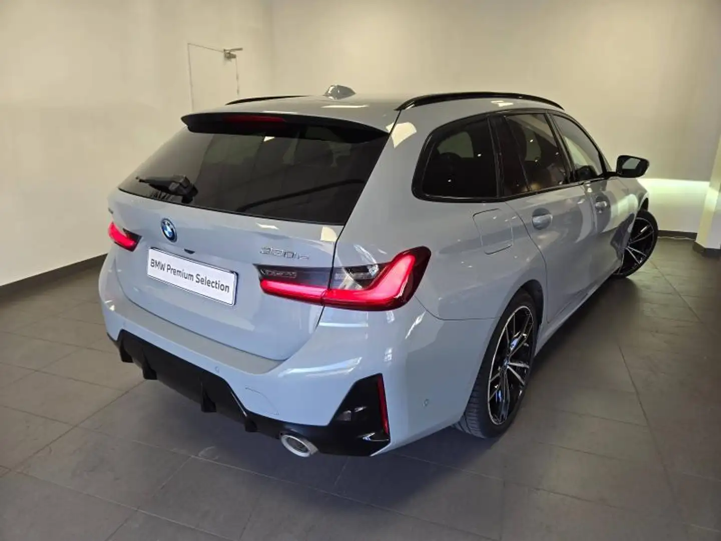 BMW 330 330eA xDrive 292ch M Sport Grau - 2