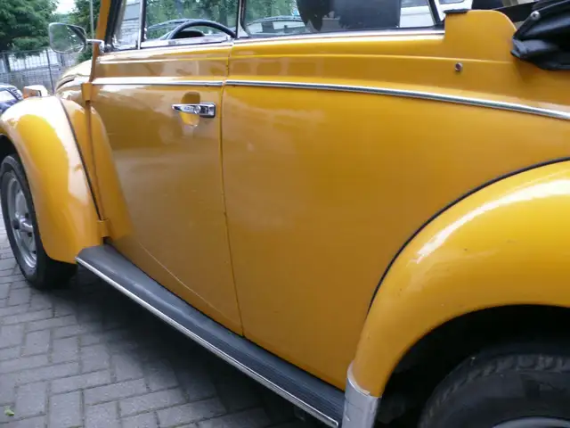 Volkswagen 1303 Cabriolet view 3