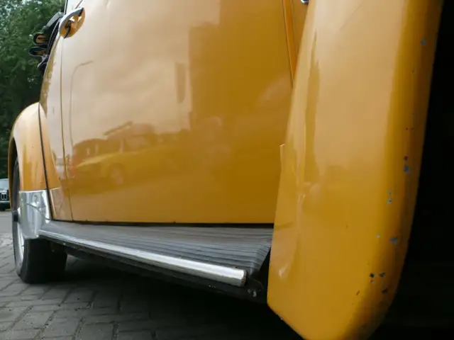 Volkswagen 1303 Cabriolet view 4
